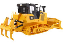 Load image into Gallery viewer, Cat 1:24 scale Remote Controlled D7E Track-Type Tractor 25002